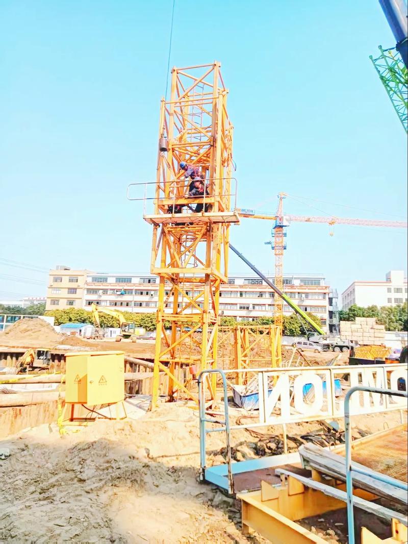 #塔吊生涯 本項(xiàng)目第三臺塔吊安裝中#塔機(jī)租賃 #工程機(jī)械設(shè)備
