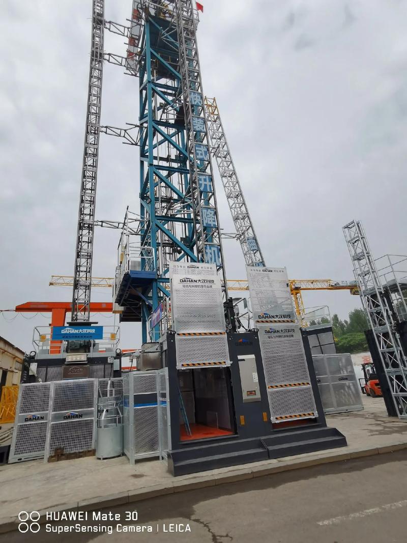 電梯、物料機與塔機租賃在工程建設中的關鍵作用